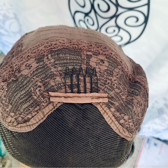 Silver Gray with Dark Roots Lace Front Heat Friendly Synthetic Wig Size Average - Picture 10 of 10